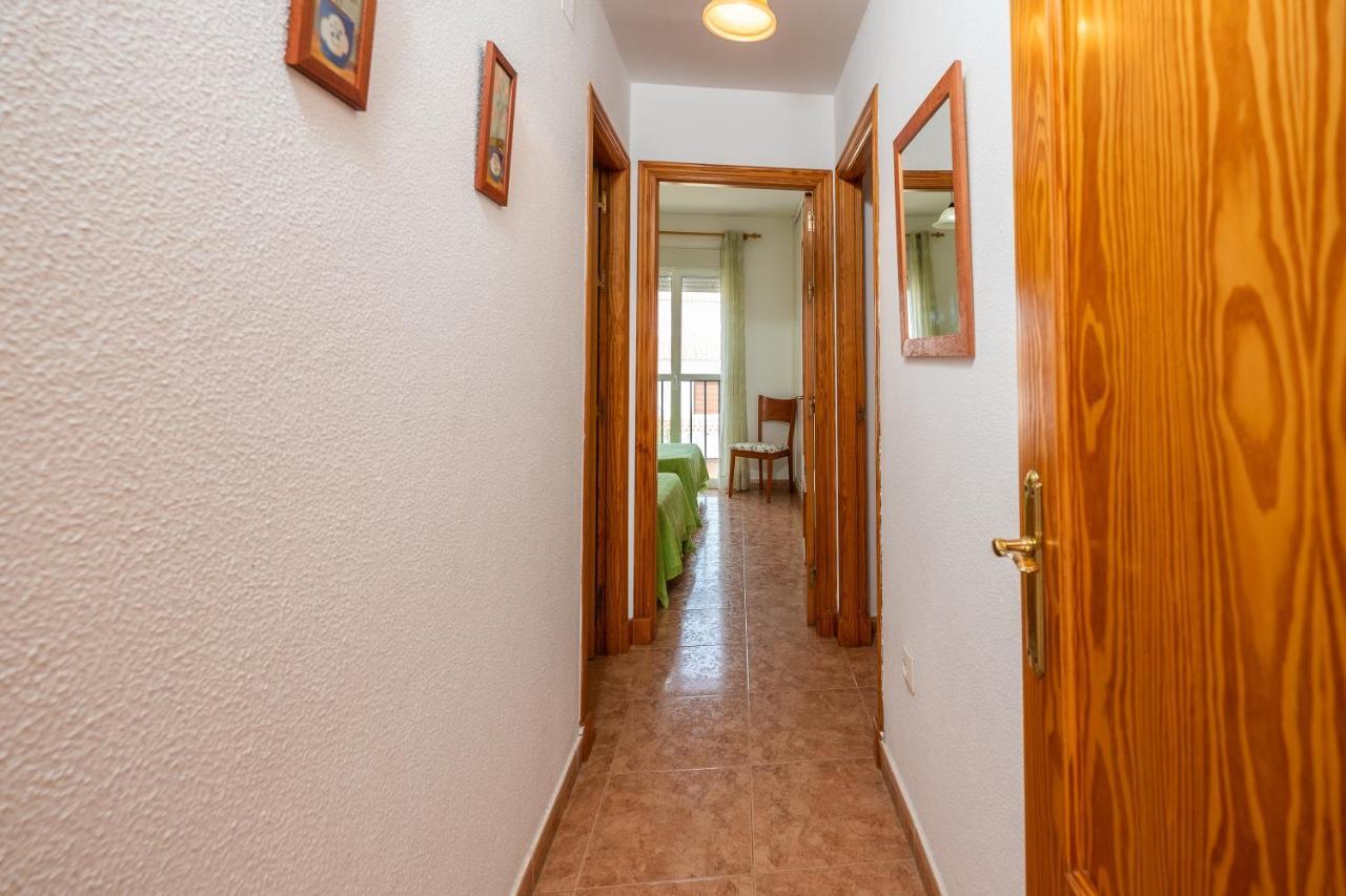 Apartamento Las Torres โกนิล เด ลาฟรอนเตรา ภายนอก รูปภาพ