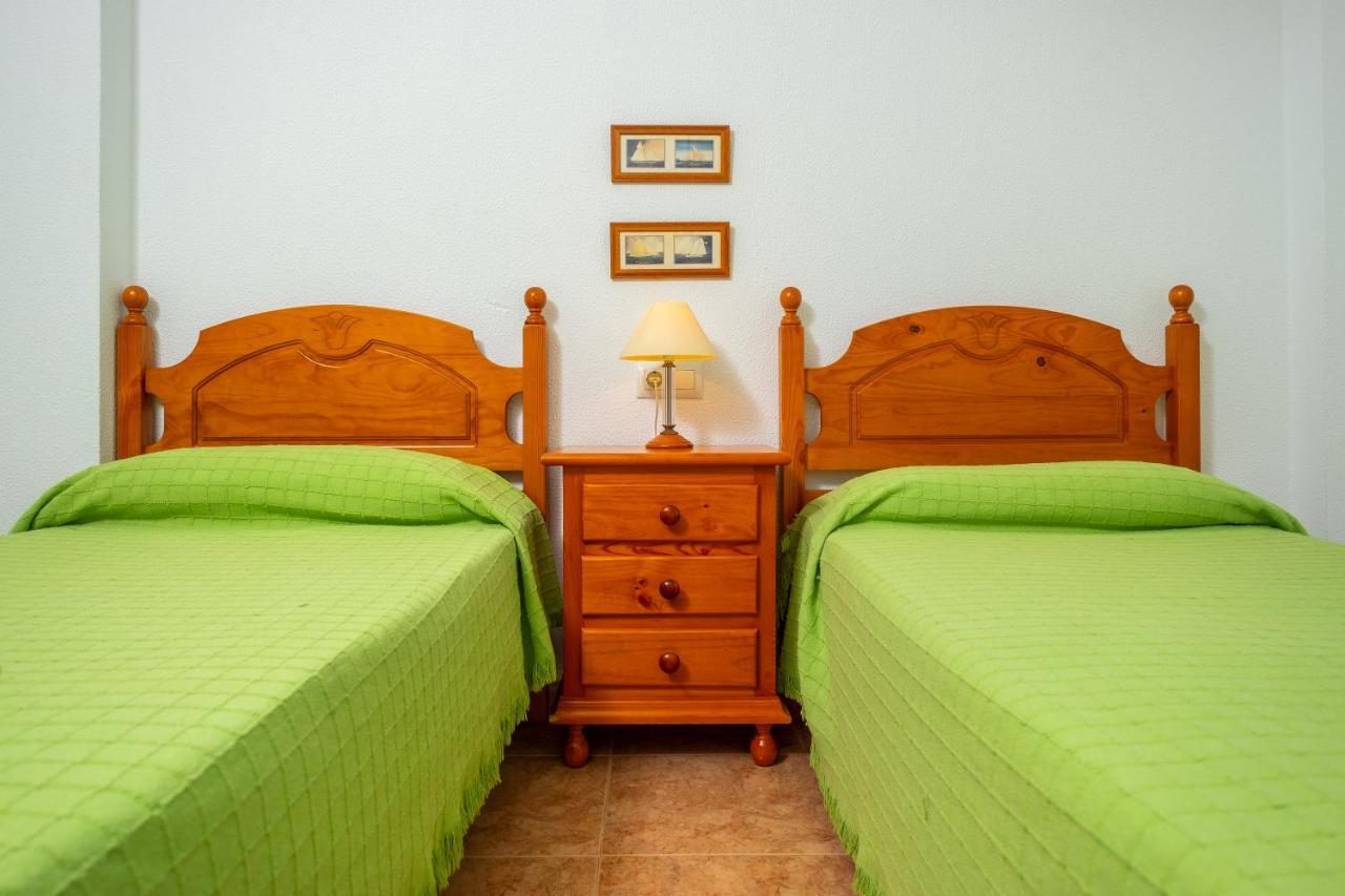 Apartamento Las Torres โกนิล เด ลาฟรอนเตรา ภายนอก รูปภาพ